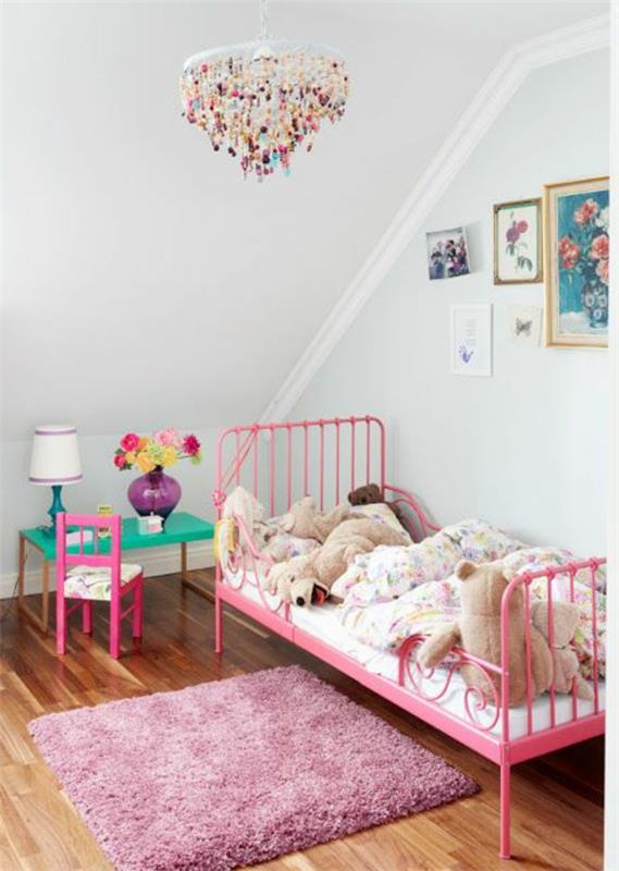 rosa-järn-säng-rum-för-baby