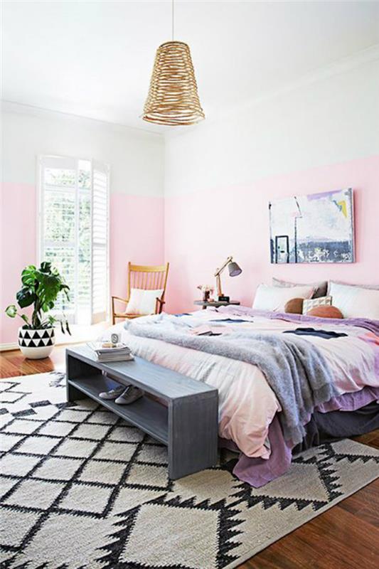 Dvojfarebná biela a ružová stena palisandrová farba staroružovej farby spálne v ružovo-sivom nádhernom dekore