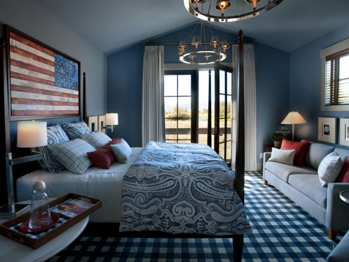 لوحة جدارية لغرفة النوم ، غرفة نوم باللونين الأزرق والأبيض ، أريكة رمادية ، سجادة متقلب ، لوح رأسي بالعلم الأمريكي