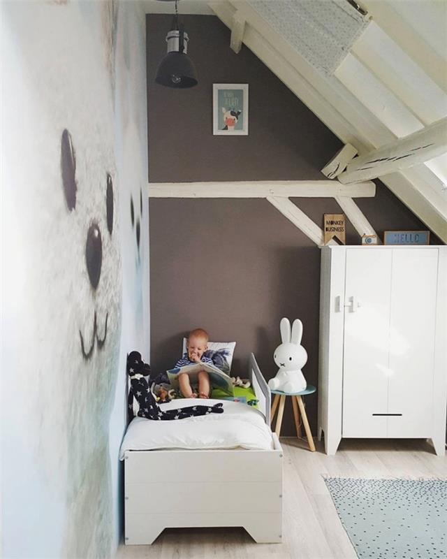 konvertera ett vindsutrymme till ett barns sovrum med en enkel design, barns sovrum med exponerad vitmålad ram