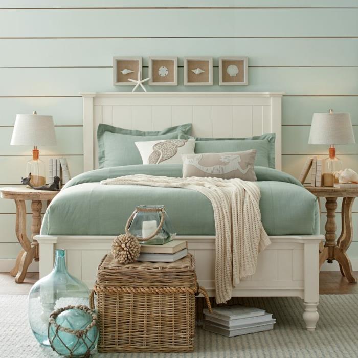 idé i sovrummet i deco, säng i blått och rosa, korgkorg, turkosa dekorativa föremål, två sängbord i trä