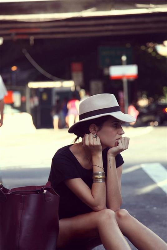 plstený klobúk-žena-kabelka do ruky-veľké-v-koži-pouličné náramky