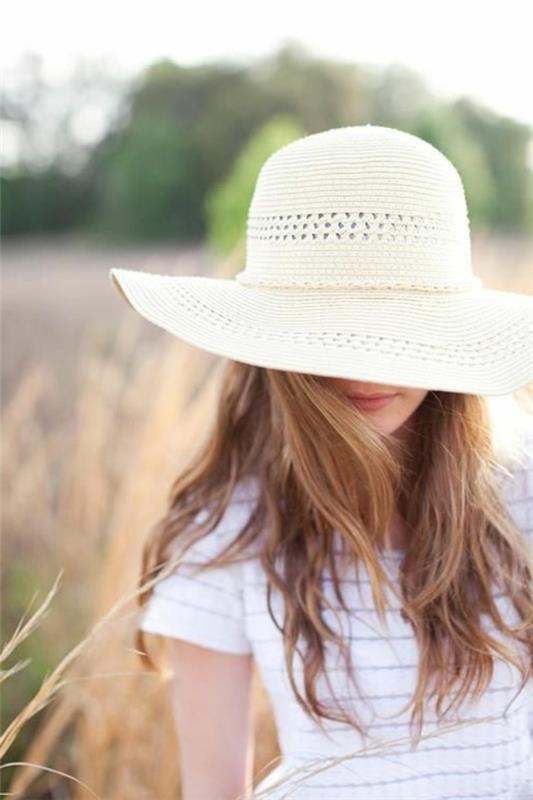 pšeničné pole-dievča-slamené klobúky