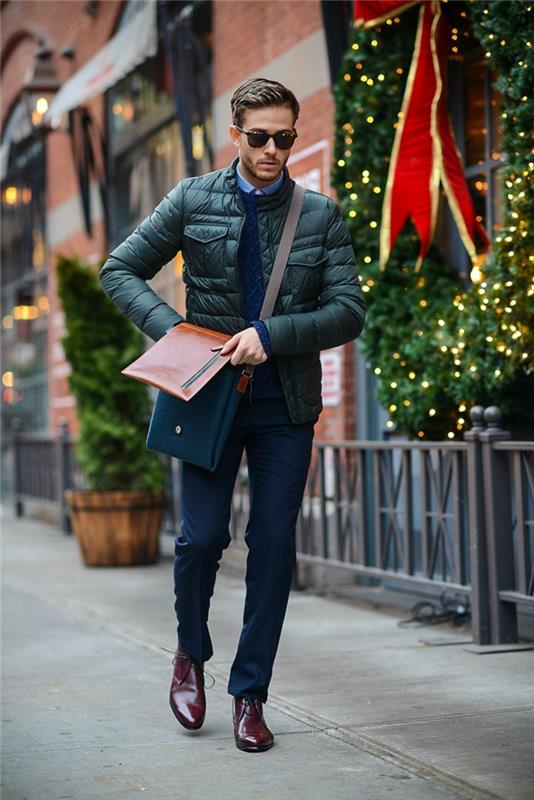 mörkgrön jackemodell för män i kombination med grön och brun läderväska, idé för trendiga eleganta herrskor i vinröd färg
