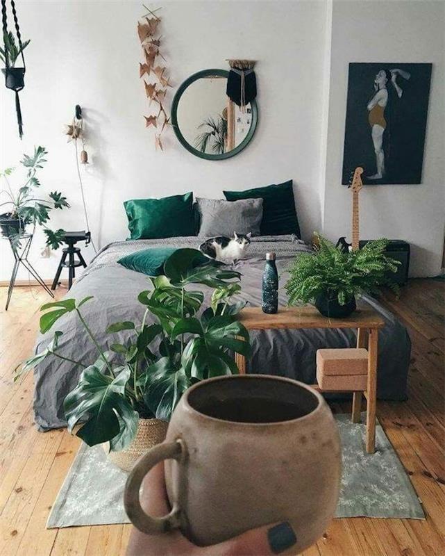 Okrúhly hrnček na kávu v retro štýle, dekorácia zelených rastlín, mačka na posteli, moderná výzdoba spálne, škandinávsky dekor spálne pre dospelých
