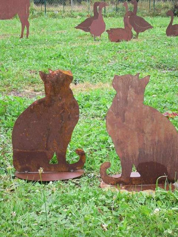 hrdzavé mačky-záhradná dekorácia