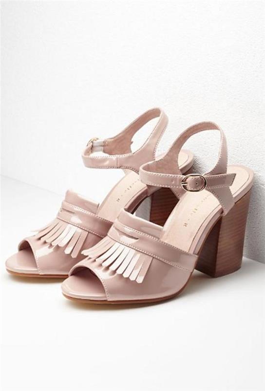 skor-med-fransar-sandaler-färg-rosa-naken