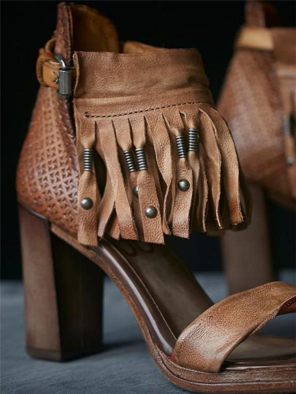 bruna läder-sandaler-fransade skor
