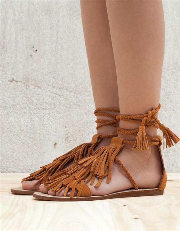 skor-med-fransar-platta sandaler-kamel-färg