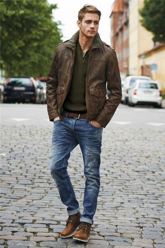 exempel på herrfritidsoutfit med smala jeans och kakigrön blus i kombination med jacka och bruna läderaccessoarer