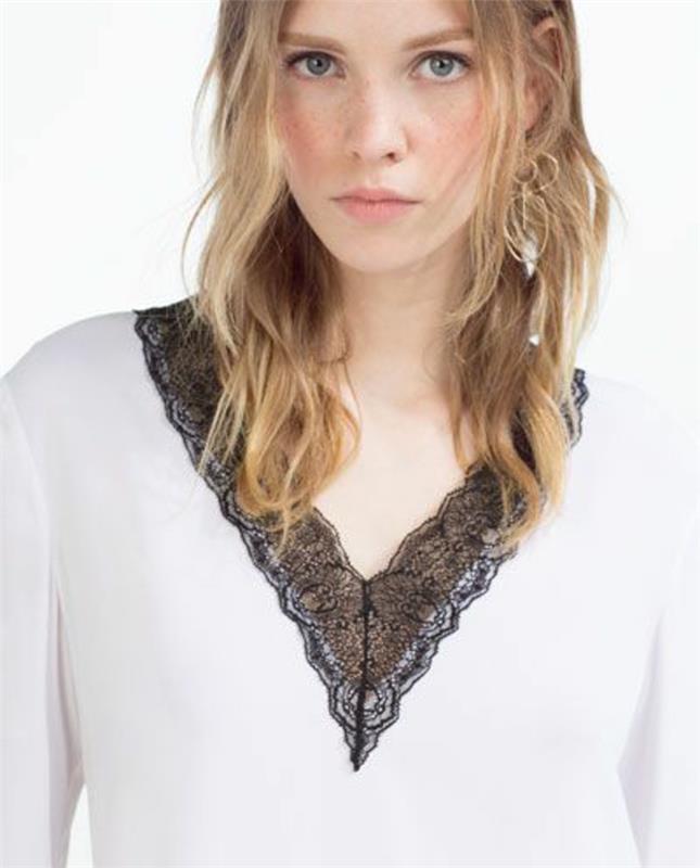 damskjorta med spetsar i svart och vitt, med den feminina V-halsen
