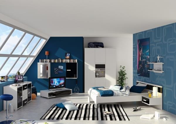 säng-hängande-vita-och-blå-väggar-vacker-interiör