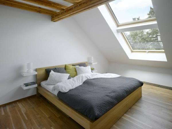 hängande-säng-och-en-modern-trä-säng-arrangemang-under-tak
