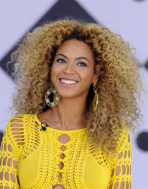 Beyonce-lockigt-hår-fantastiskt-klippt-med-tight-lockar