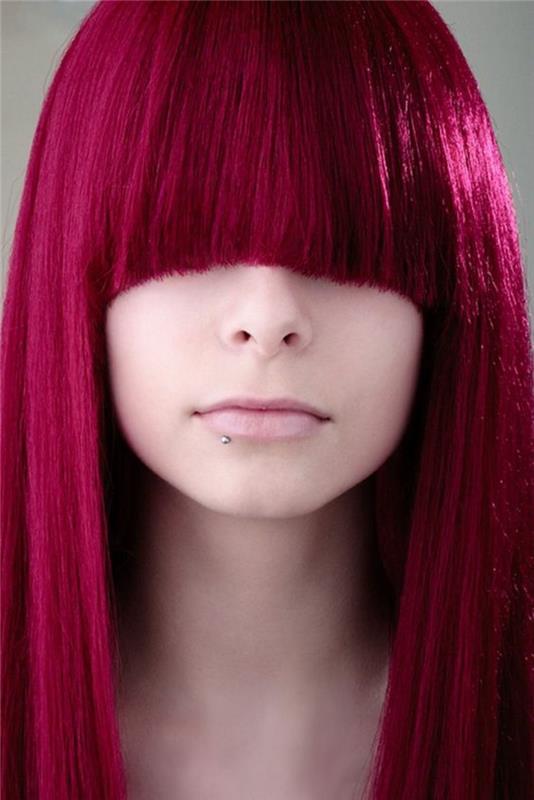 körsbär-rött-hår-trend-färg-rött-rakt-hår-lugg
