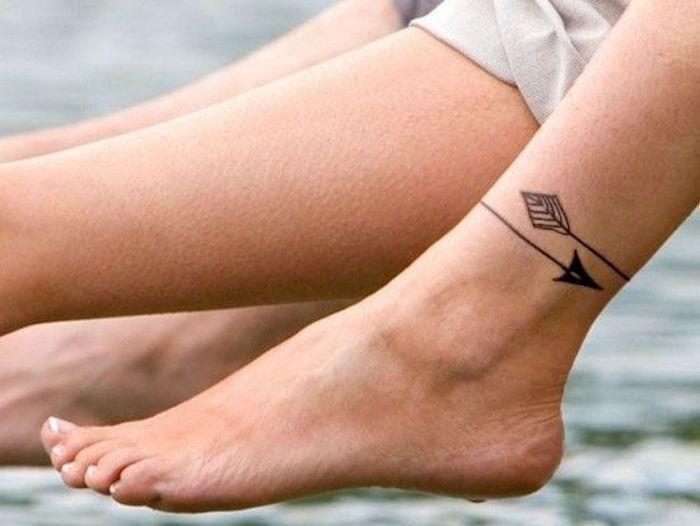 nápad na tetovanie členka žena obklopujúca štýl náramok tetovanie šípka pešo
