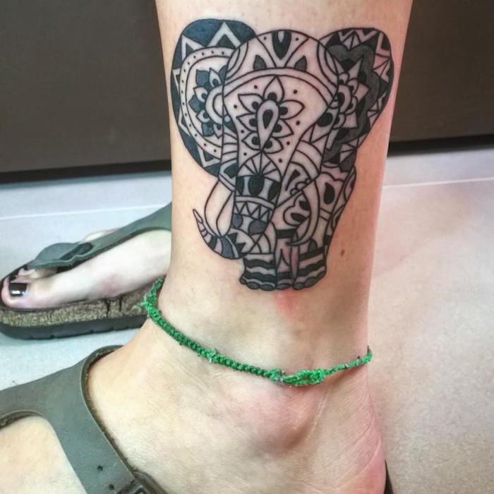 Tetovanie členka v indickom slonom štýle mandaly na holeni