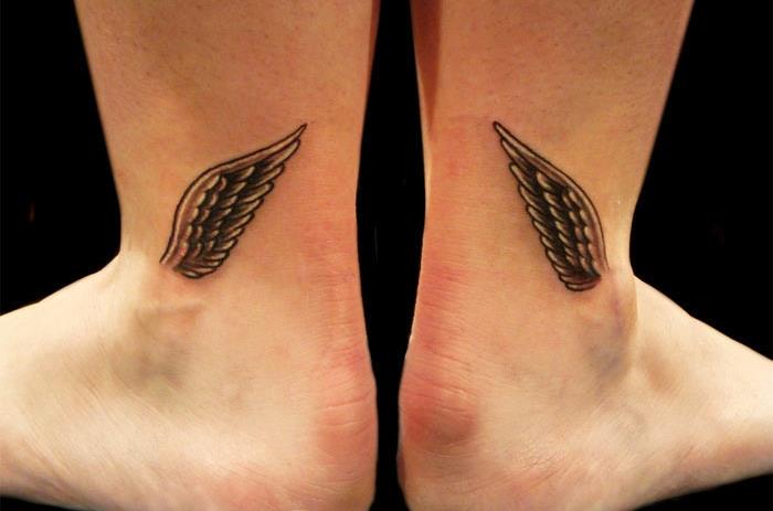 spárujte symetrické krídla ako tetovanie členka