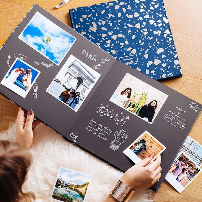 Cool idé DIY scrapbooking fotoalbum, resa scrapbooking album, svart papper, polaroid foto och vita filtdesigner och text