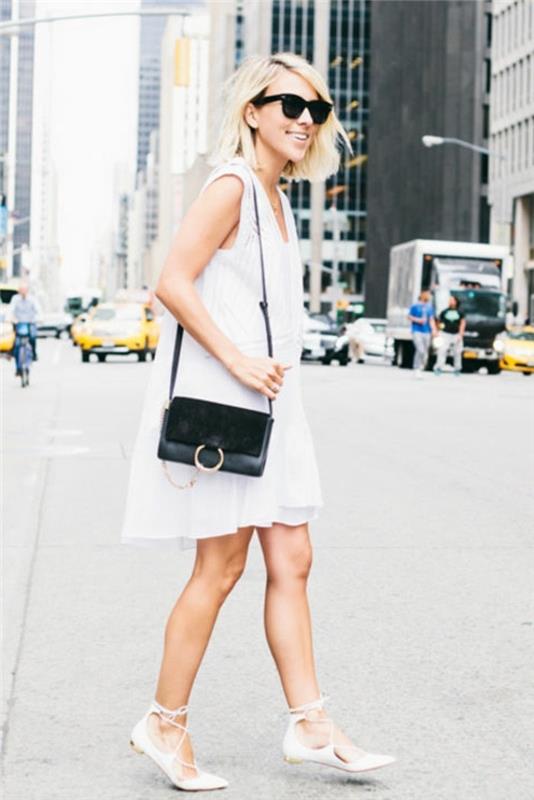 šik-outfit-biela-topánka-žena-krásna-v New Yorku
