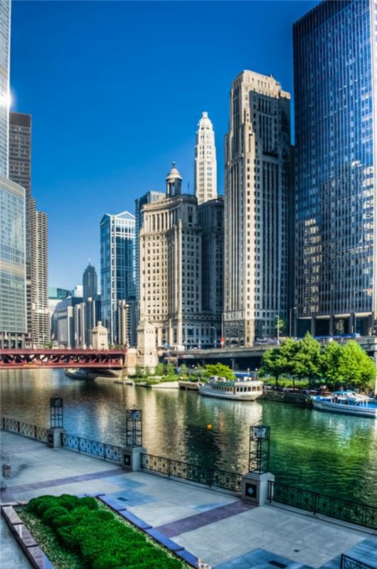 chicago-de-högsta-skyskraporna-i-bostaden-världen-i-chicago-en-flod-runt-staden