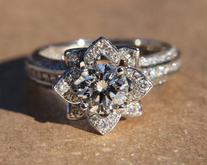 välj-den-bästa-förlovningsringen-med-diamanter-ganska-modern-förlovningsring-modellen
