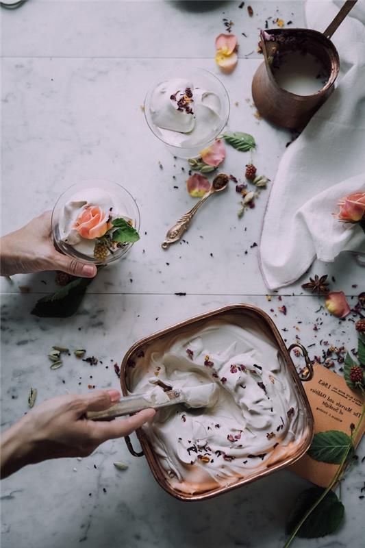 Hemlagad glass recept hälsosamt liv vaniljglass med yoghurtglass detox friska recept ätbara blommor glass