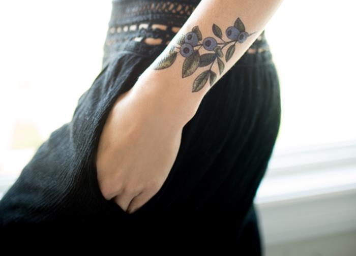 Rozkošné tetovanie ženy tetovanie s významom myrta