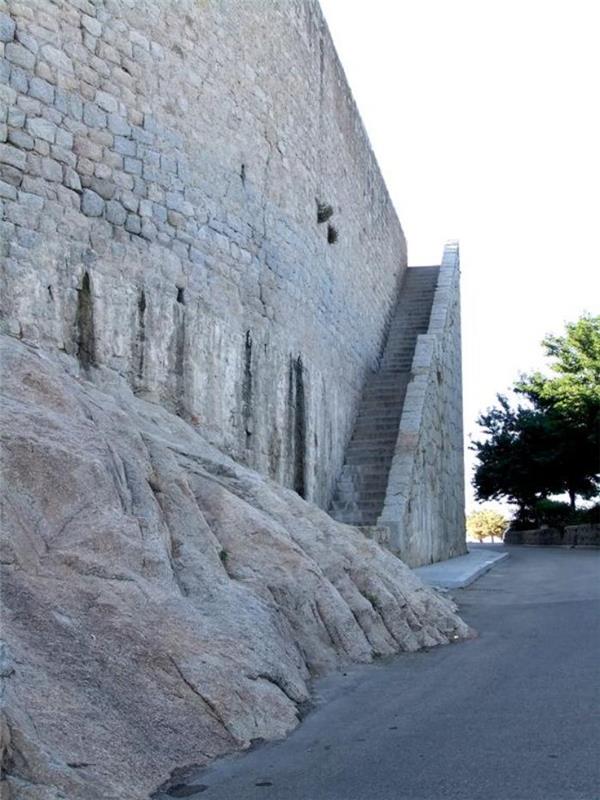 obvod na Korzike-stredoveká pevnosť