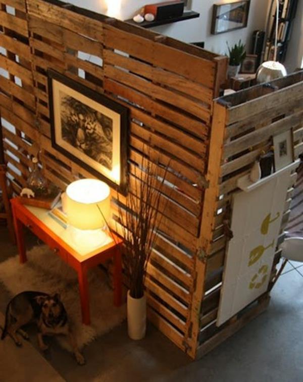 veľmi-originálne-drevené-priečky-na-rozdelenie-malé-priestory