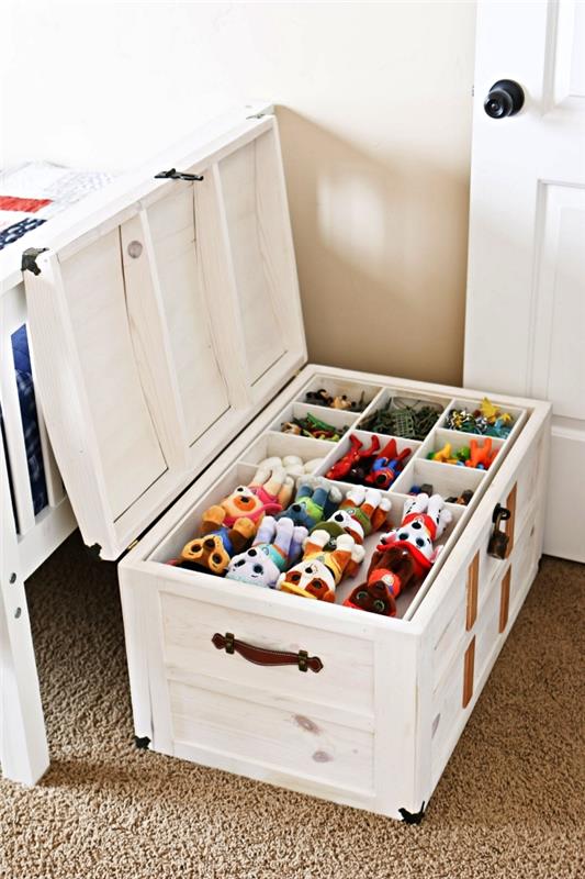 drevený box na hračky s niekoľkými priehradkami na uloženie vašej zbierky hračiek