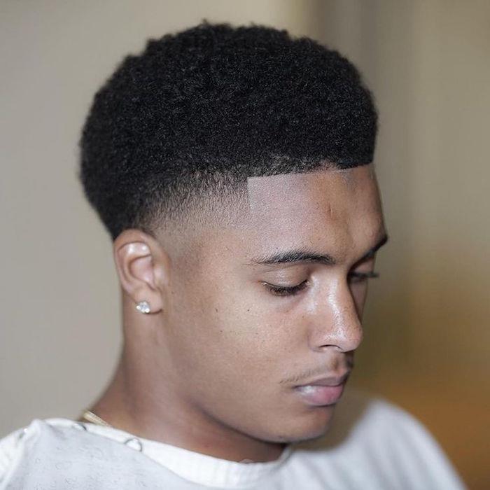 korta frisyrer för afroamerikanskt degraderat hår