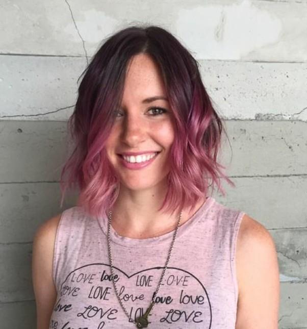 frisyr-med-balayage-rosa-hallon-hårfärgning