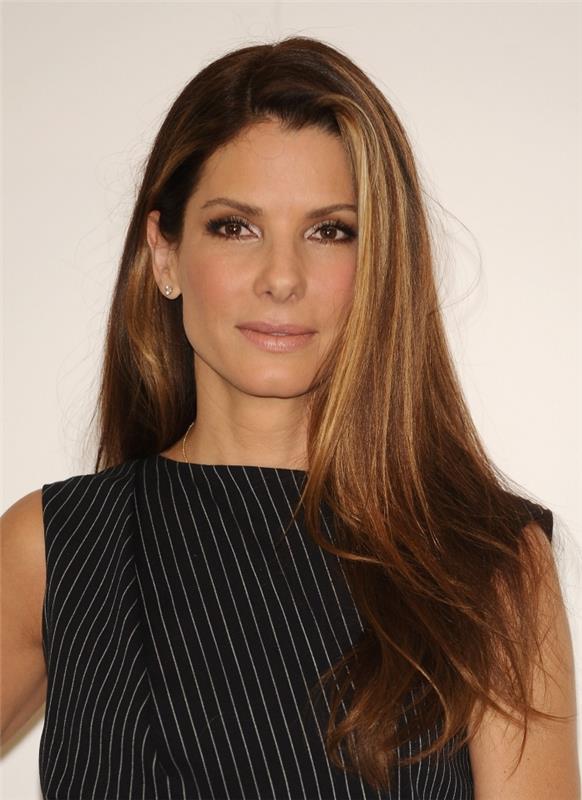 kändis frisyr sandra bullock borsta glamour svart klänning ränder smink rökiga ögon