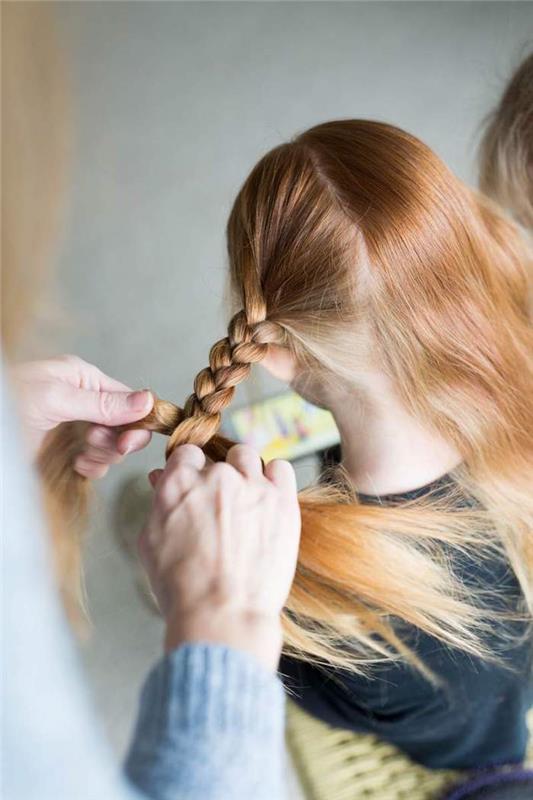 Urobte dva vrkôčiky na dlhých vlasoch jej dcéry, nápad na strih malého dievčatka, ako urobiť účes pre malé dievčatko