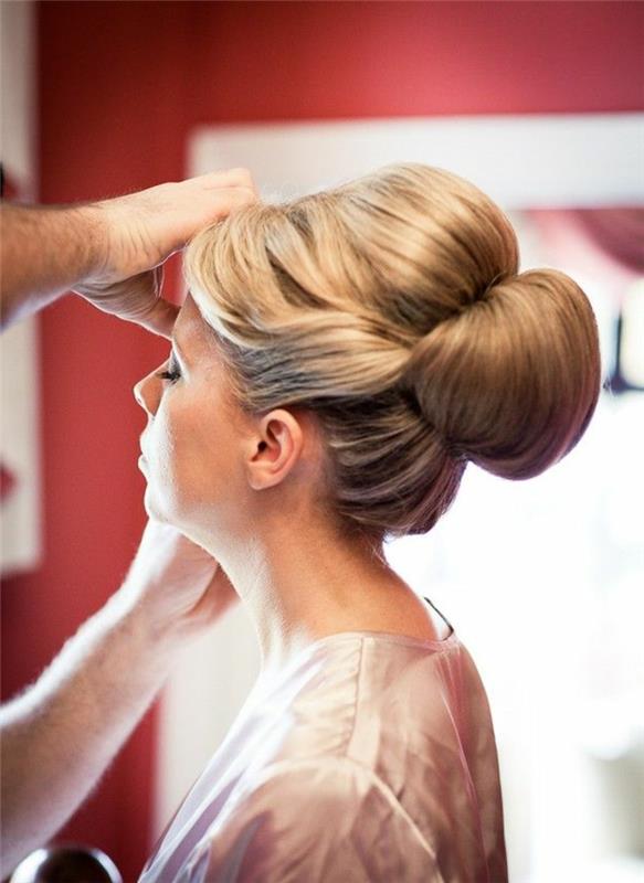ľahký účes-stredne dlhé-blond-vlasy-pre-elegantné-dievčatá-ktoré-milujú-módu