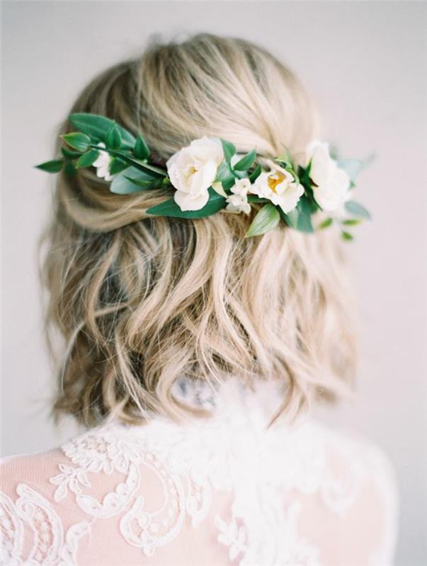 تسريحة شعر الزفاف ، تسريحة جديلة الزفاف ، تسريحة شعر الزفاف البوهيمي ، الزهور الملونة الكريمية والأوراق الخضراء ، مربع على مستويات مختلفة
