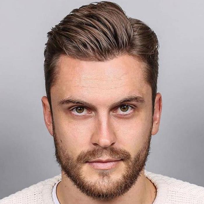 klipp på sidan justin timberlake pompadour hipster stil och kort skägg 3 dagar