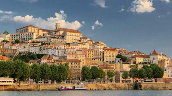 veľkosť Coimbra-Almedina-domy-na-mieste-návšteve-v-portugalsku