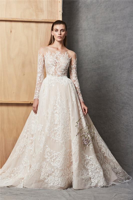 bröllopskläder 2018 2019, bröllopsklänningsmodell i broderad kjol i tyllkula med blommig spets illusion bustier