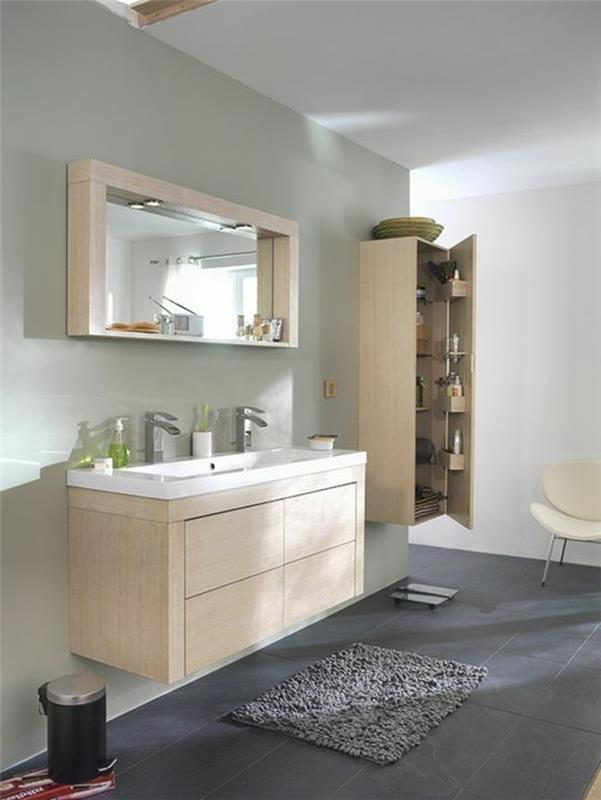 kúpeľňa-stĺp-vo-svetle-drevo-sivá-kachľová-podlaha-drevená-nástenná-skriňa