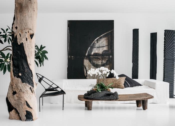 príklad etnicky elegantného dekoru v bielej miestnosti s modernou lakovanou podlahou zariadenou nábytkom zo surového dreva