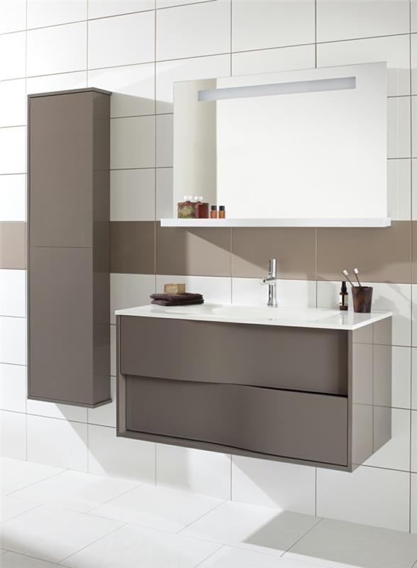 ikea-kúpeľňa-stĺpik-v-tmavo-béžovej-stene-a-bielej-dlažbe