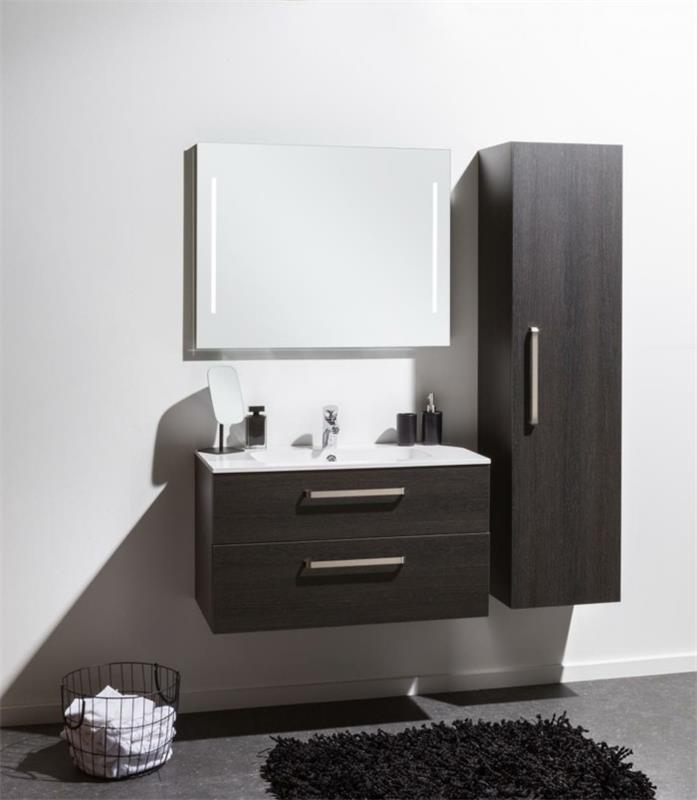ikea-kúpeľňa-stĺpik-v-tmavej farbe-drevo-čierny-koberec-kožušina-béžová-stena