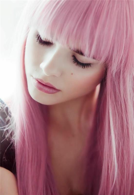 فتاة الشعر الوردي ، تصفيفة الشعر الوردي الباستيل ، ماكياج وردي ، تي شيرت أسود ، صبغ وردي