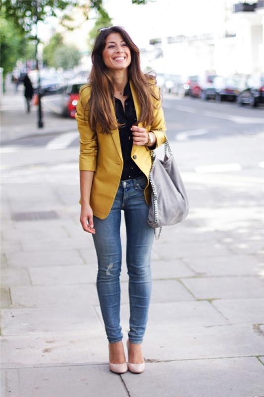 come-vestirsi-donna-jeans-maglia-nera-blazer-giallo-scarpe-tacco-borsa-grigia-griffata-capelli-sciolti-naturale