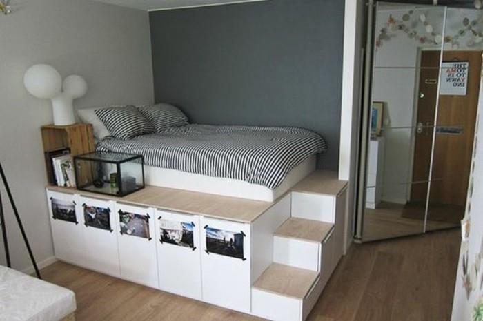 ako zariadiť-malá-spálňa-s-veľkým počtom úložných priestorov-pod-posteľou