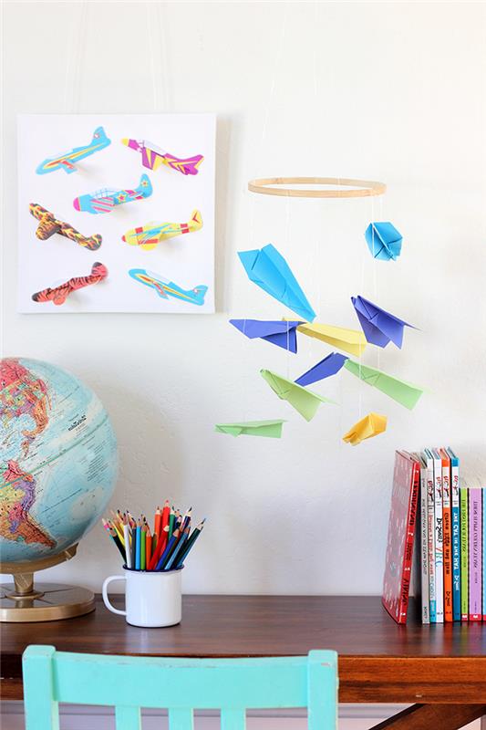 ako vyrobiť mobil so závesnými papierovými lietadlami do detskej izby snov