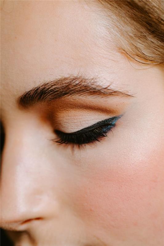 Hur man gör kattögon sträckta ögonliner Makeup Idé Sensuell kvinna makeup