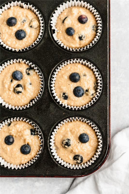ako pripraviť bezlepkové muffiny s ovsenými vločkami a javorovým sirupom z mandlí a čučoriedok